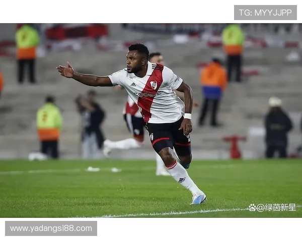 博卡青年迎强敌激情对决鏖战绿茵争夺南美荣耀桂冠