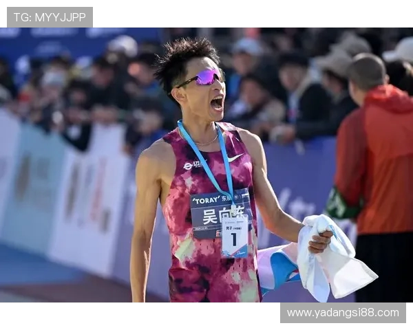 重庆极限运动队在马拉松大满贯中的力量展现与精彩点评